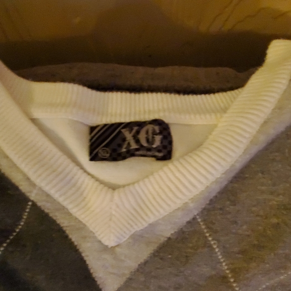 Men's Sweater - Picture 2 of 3